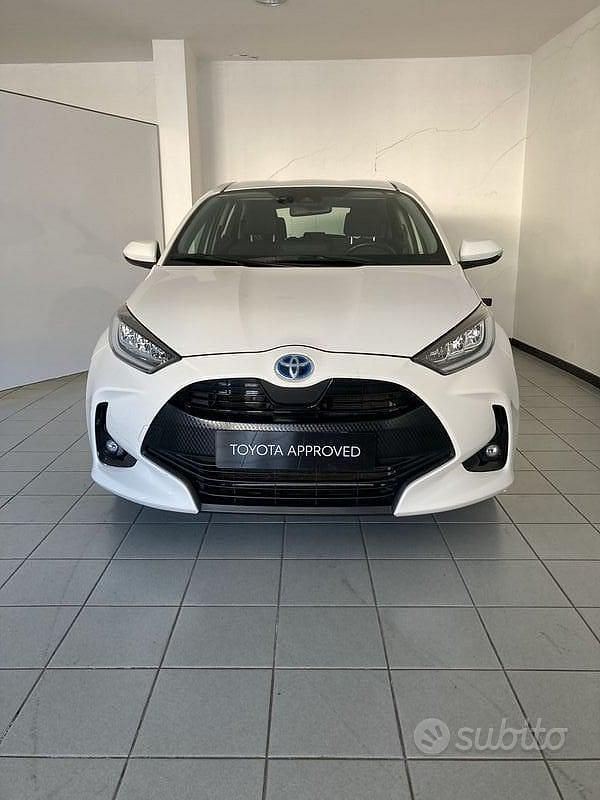 Usata Toyota Yaris Hybrid Trend 115 CV (84 kW) 2021 Bianco Berlina