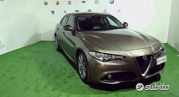 Usata Alfa Romeo Giulia 136 CV (100 kW) 2017 Marrone Berlina