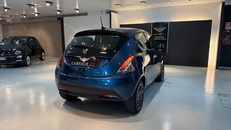 Usata Lancia Ypsilon Gold 69 CV (50 kW) 2023 Blu Utilitaria