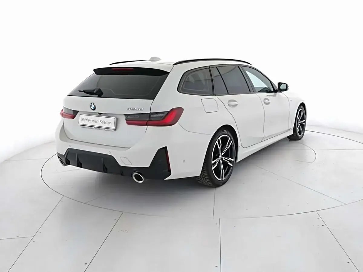 Usata BMW 320 M Sport 190 CV (139 kW) 2024 Alpin white Station wagon