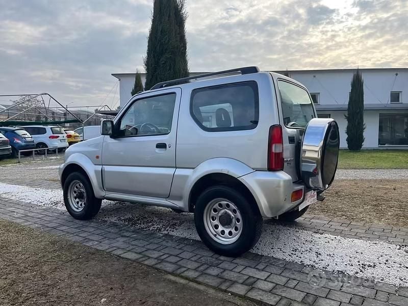 Second-hand Suzuki Jimny 86 CP (63 kW) 2007 Gri SUV
