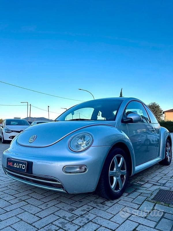 Usata VW New Beetle 101 CV (74 kW) 2004 Grigio Utilitaria