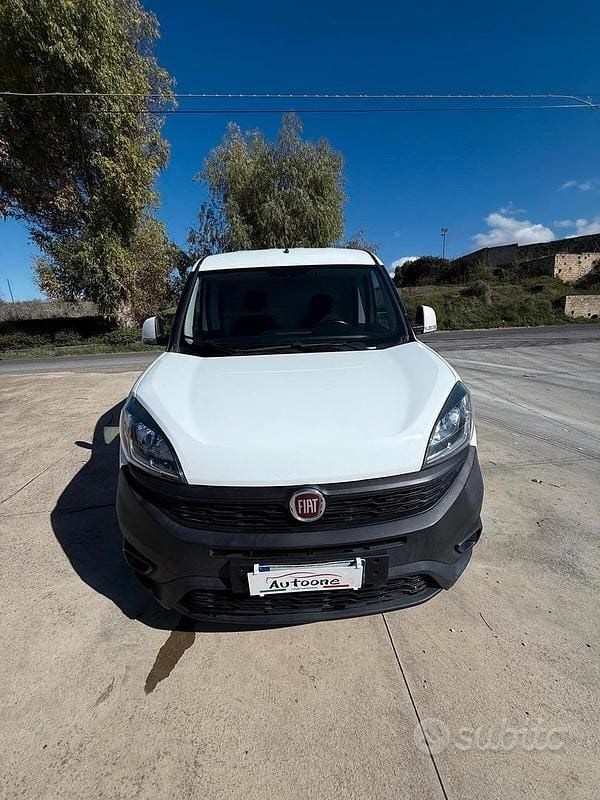 Usata Fiat Doblò Easy 120 CV (88 kW) 2019 Bianco Monovolume
