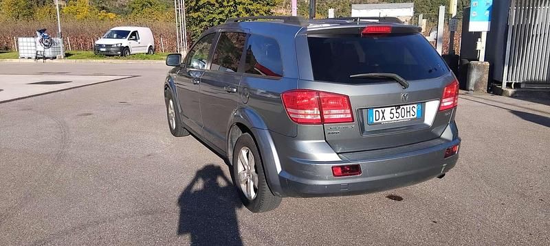 Usata Dodge Journey SE 140 CV (102 kW) 2009 Grigio SUV