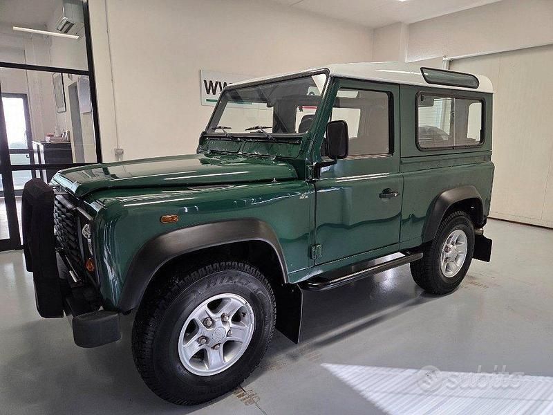 Verde Usata 2004 Land Rover Defender Station wagon | 31.900 € (Buon prezzo) - Immagine 1/4