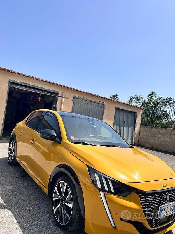 Usata Peugeot 208 GT-line 102 CV (75 kW) 2022 Giallo Utilitaria