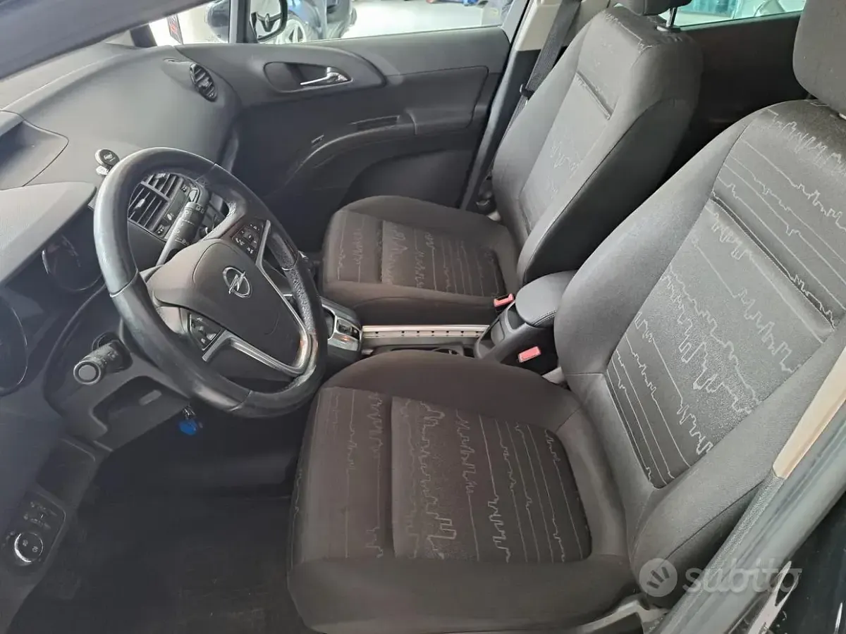 Begagnad Opel Meriva 110 HK (80 kW) 2011 Svart Minibuss