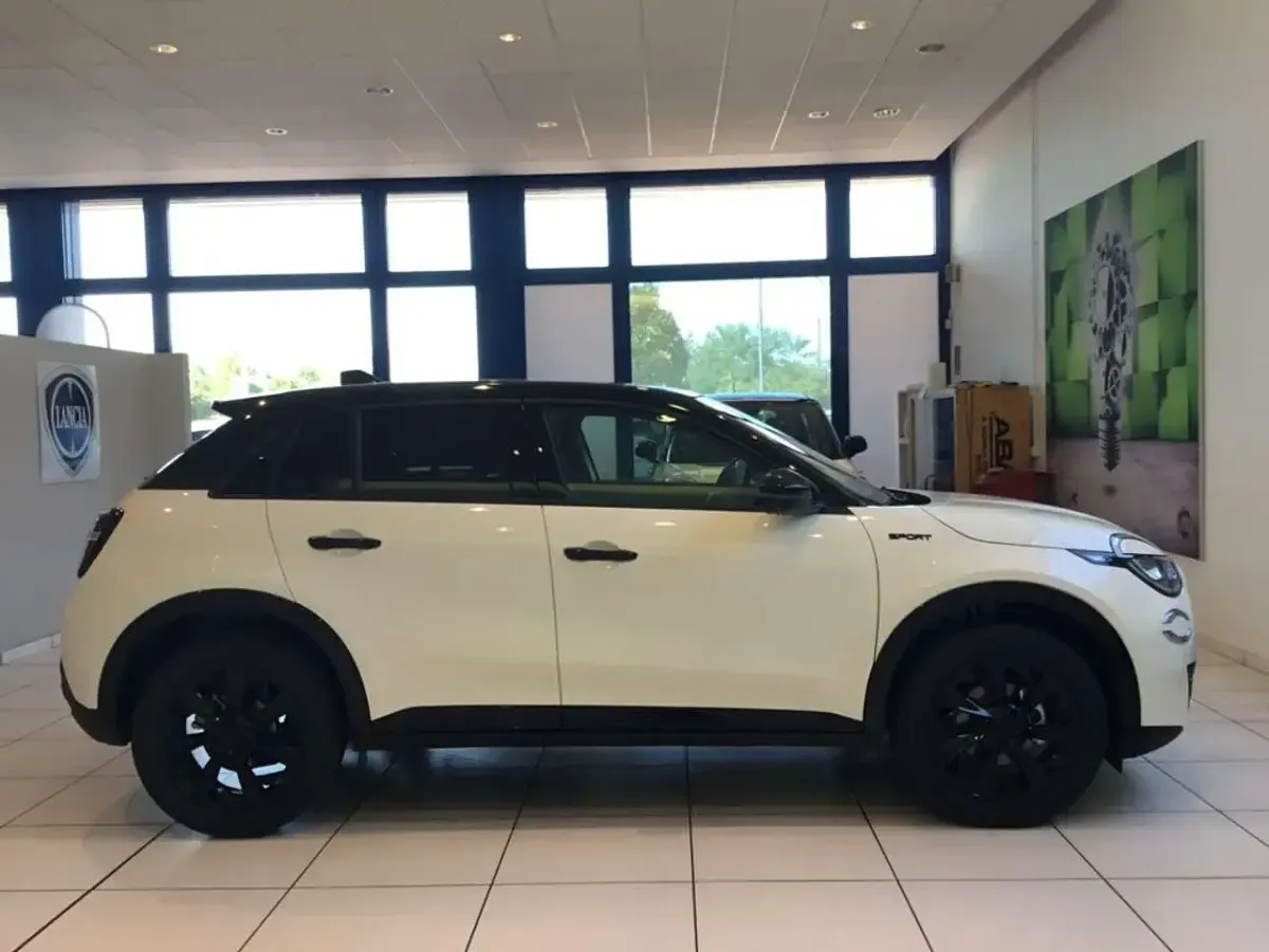 Nuova Fiat 600 Sport 110 CV (80 kW) 2026 Bianco SUV