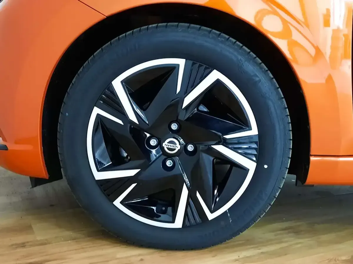 Usata Nissan Micra 92 CV (67 kW) 2022 Arancio metallizzato Utilitaria