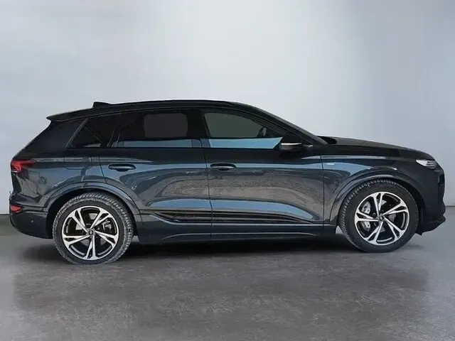 Usata Audi Q6 e-tron S-Line 284 kW (387 CV) 2025 Grigio scuro SUV