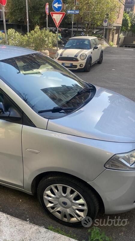 Usata Lancia Ypsilon 69 CV (50 kW) 2012 Grigio Utilitaria
