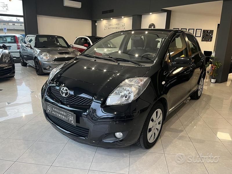 Usata Toyota Yaris 100 CV (73 kW) 2009 Nero Utilitaria