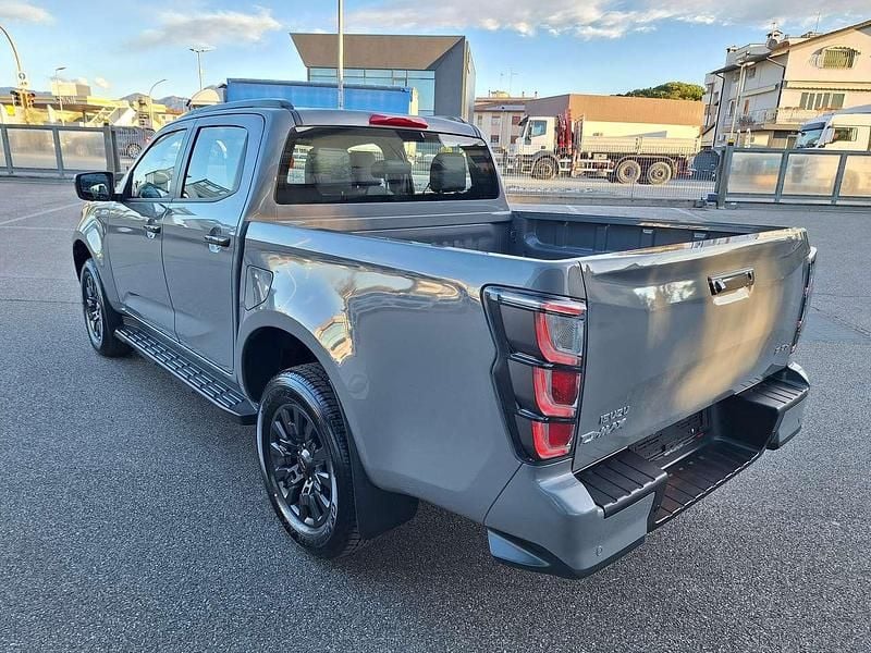 Nuova Isuzu D-Max 163 CV (119 kW) 2026 Kinabalu gray Pick-up