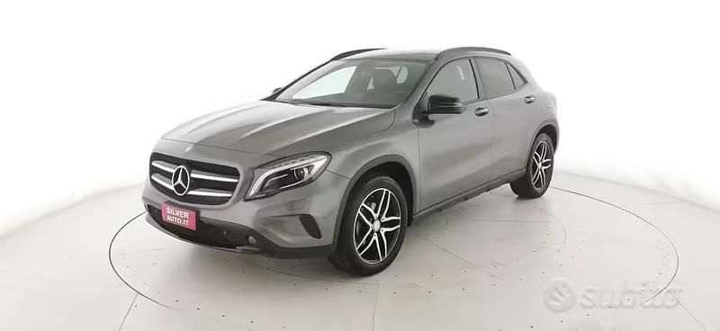 Usata Mercedes GLA200 136 CV (100 kW) 2016 Grigio SUV