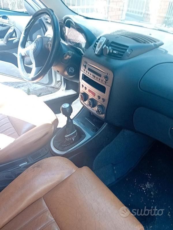 Usata 2005 Alfa Romeo 147 Due volumi | 600 € (Super prezzo) - Immagine 1/4