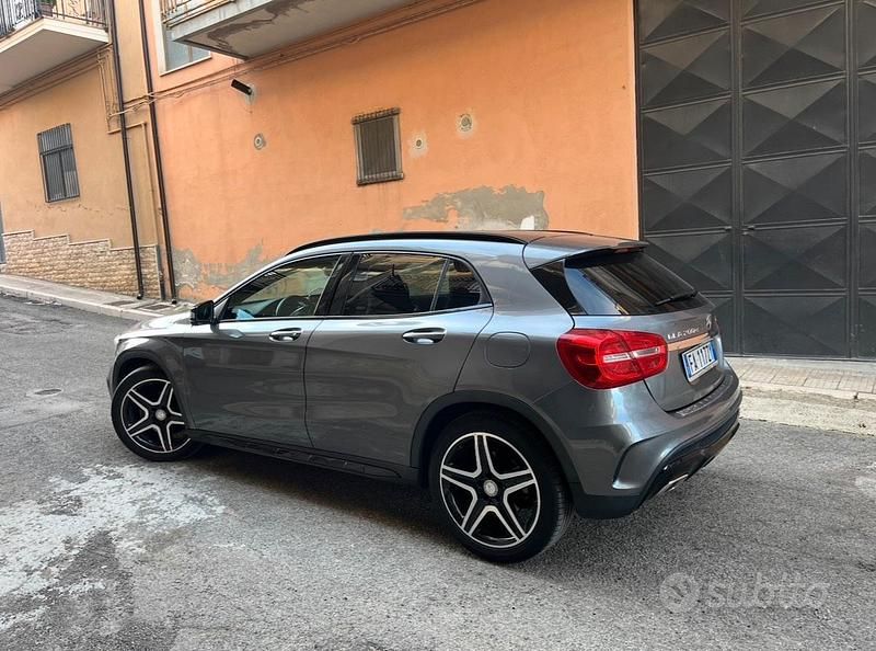 Usata Mercedes GLA200 Premium 136 CV (100 kW) 2015 Grigio SUV