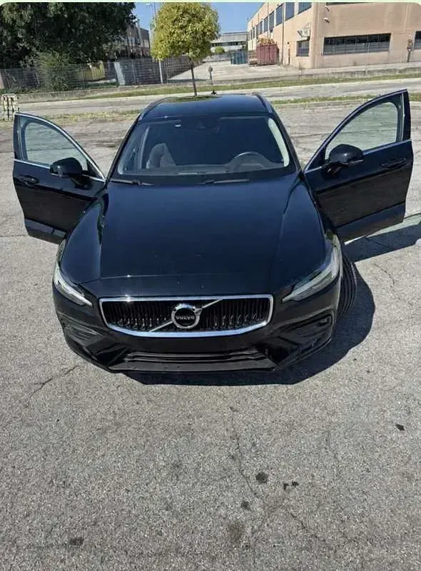 Usata Volvo V60 Business Edition 150 CV (110 kW) 2019 Nero Station wagon