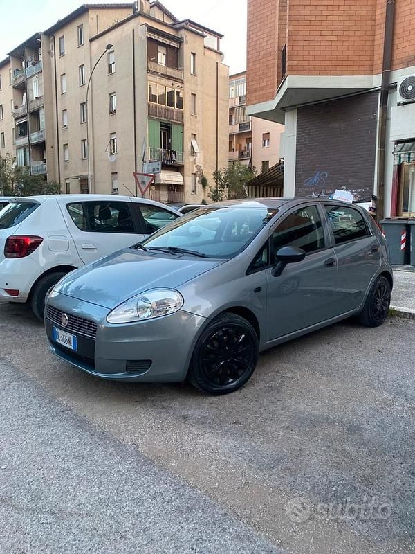 Usata Fiat Grande Punto 75 CV (55 kW) 2008 Grigio Utilitaria