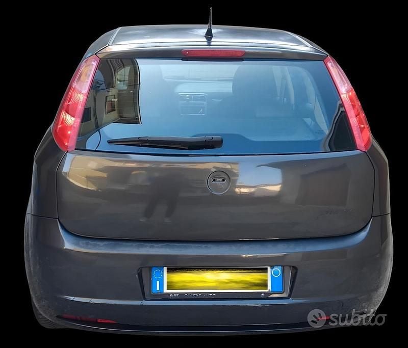 Usata Fiat Grande Punto 77 CV (56 kW) 2008 Grigio Utilitaria