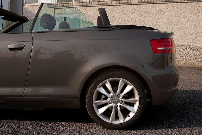 Usata Audi A3 Cabriolet Ambition 105 CV (77 kW) 2012 Grigio Cabrio