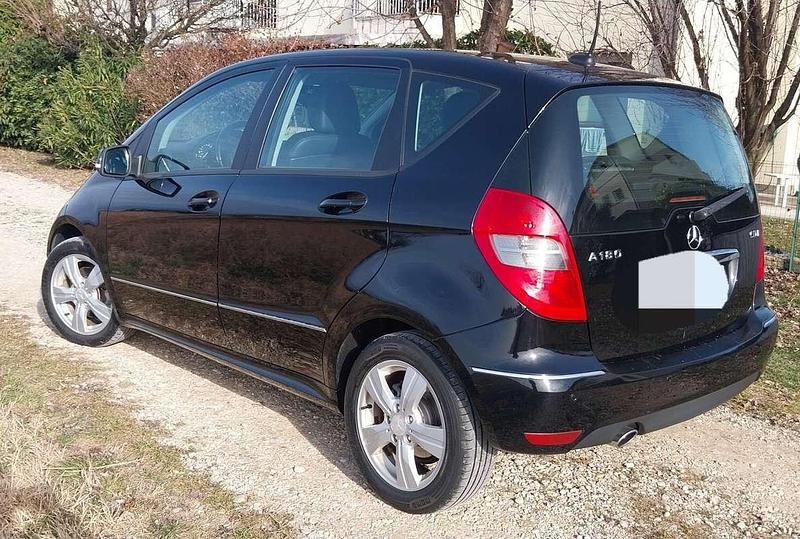 Usata Mercedes A180 Avantgarde 109 CV (80 kW) 2009 Nero Berlina
