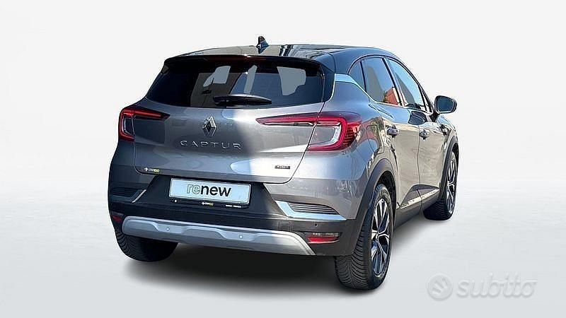 Usata Renault Captur Techno 145 CV (106 kW) 2023 Grigio scuro SUV