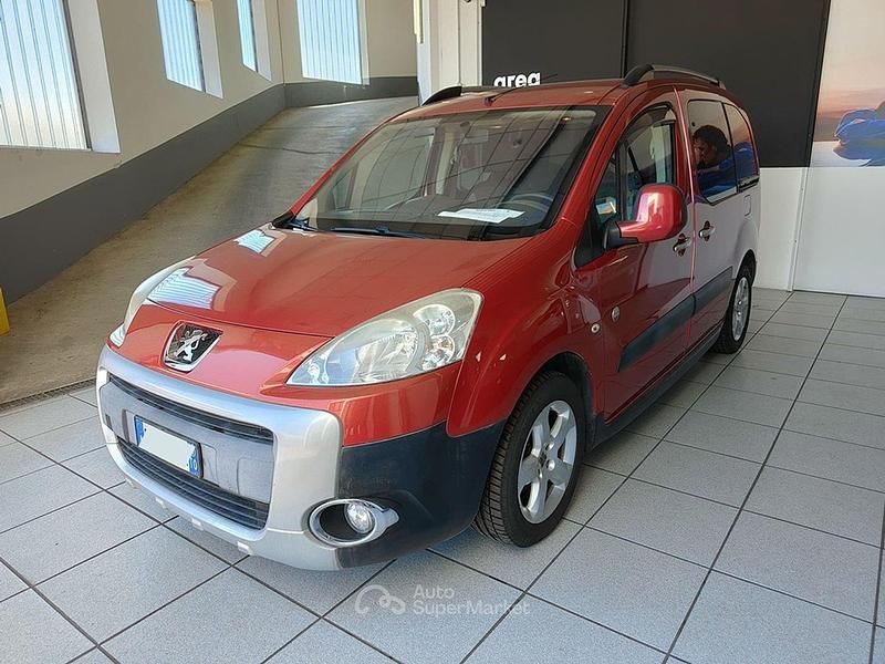 Rosso Usata 2010 Peugeot Partner Tepee Monovolume | 8990 € (Molto cara) - Immagine 1/4
