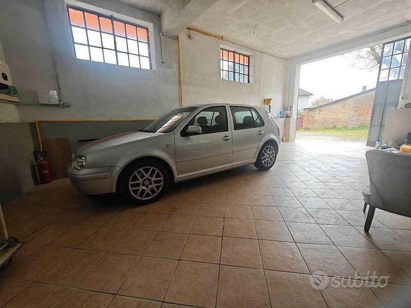 Usata VW Golf IV 90 CV (66 kW) 2004 Grigio Berlina