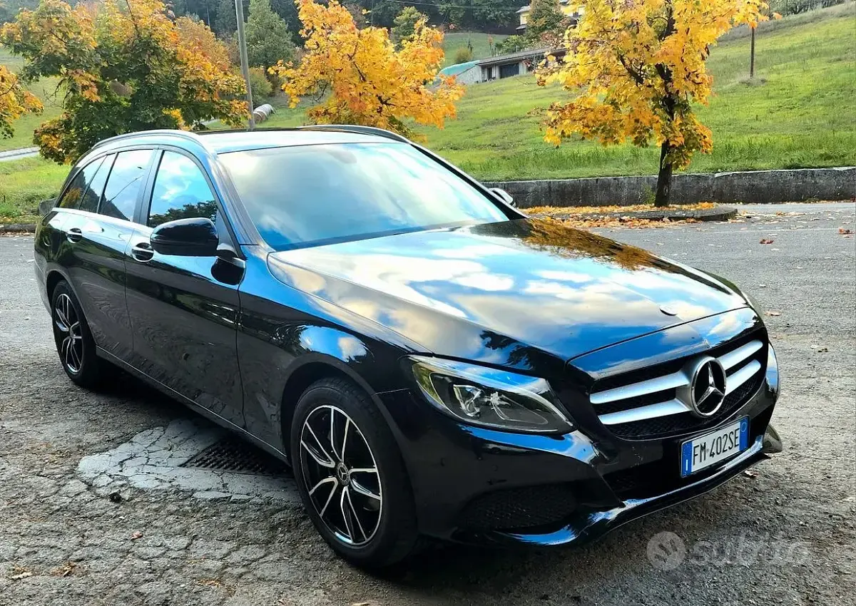 Usata Mercedes 220 Premium 170 CV (125 kW) 2017 Nero Station wagon