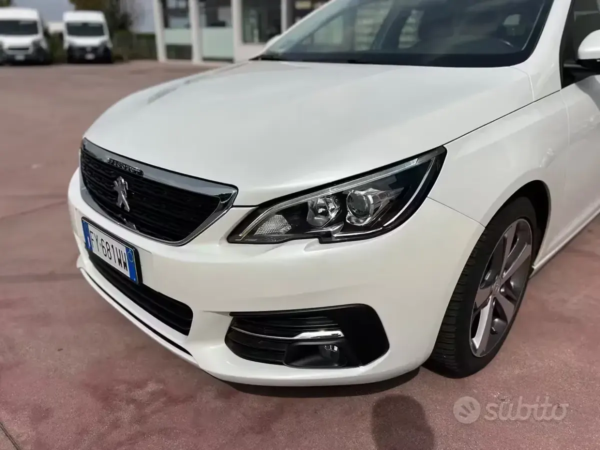 Usata Peugeot 308 GT-line 131 CV (96 kW) 2019 Bianco Berlina
