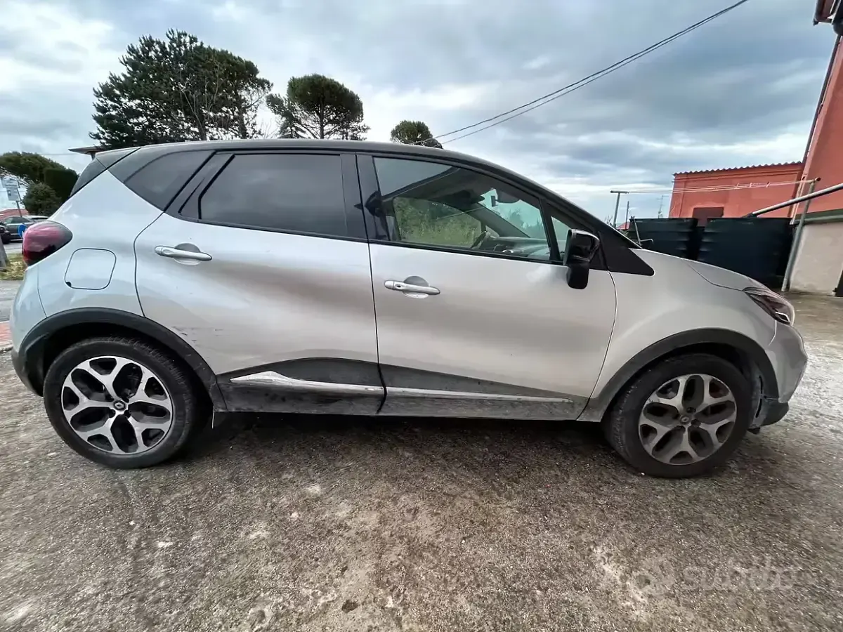 Usata Renault Captur 110 CV (80 kW) 2018 Grigio SUV