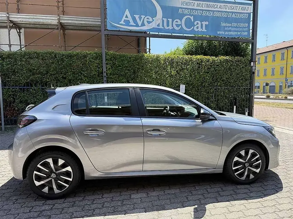 Usata Peugeot 208 Style 75 CV (55 kW) 2024 Argento / metallizzato Utilitaria