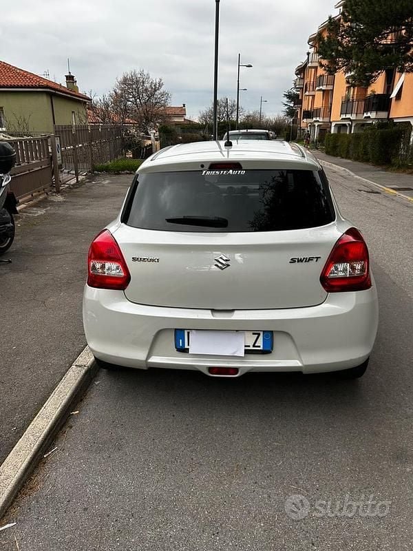 Usata Suzuki Swift Cool 90 CV (66 kW) 2019 Bianco Utilitaria