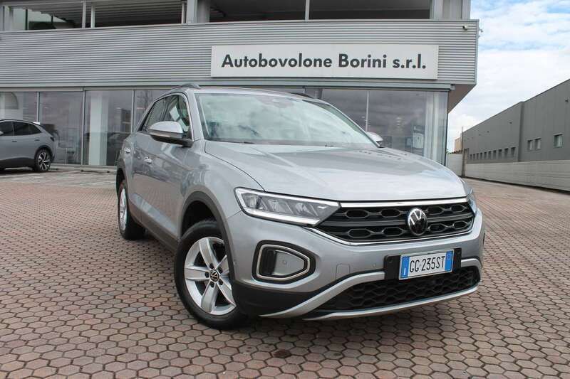 Usata VW T-Roc Life 116 CV (85 kW) 2022 Pyrit silver SUV