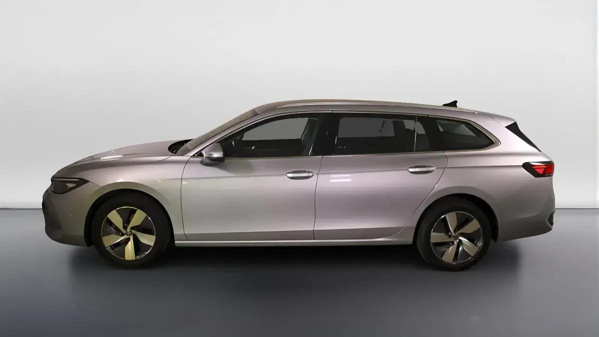 Usata VW Passat Business 150 CV (110 kW) 2024 5v grigio manganese metallizzato Station wagon