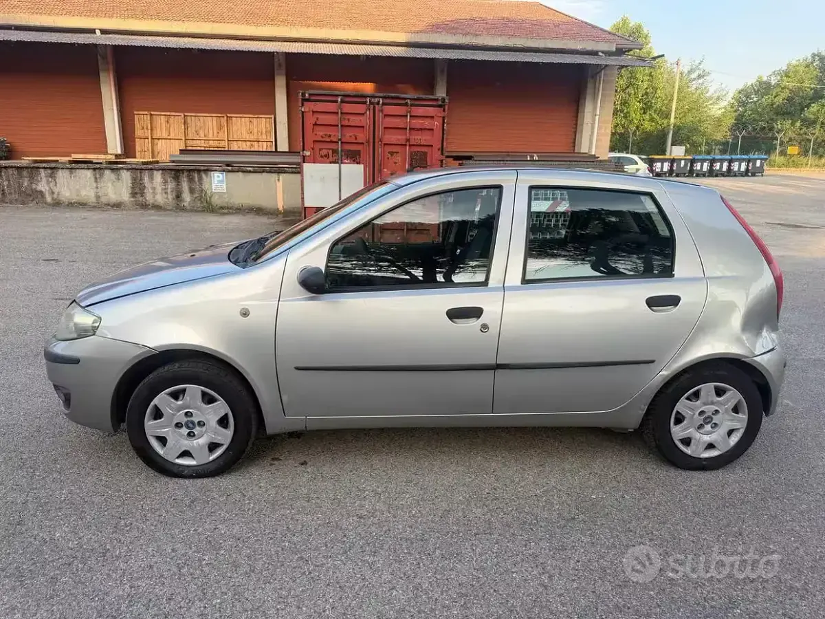 Usata Fiat Punto Active 60 CV (44 kW) 2005 Grigio Utilitaria