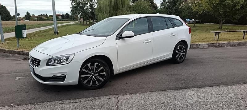 Usata Volvo V60 Dynamic 120 CV (88 kW) 2018 Bianco Station wagon