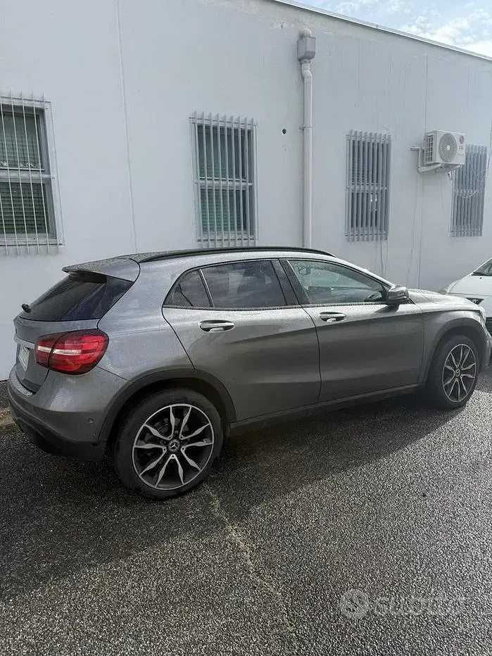 Usata Mercedes GLA200 Night 136 CV (100 kW) 2018 Grigio SUV