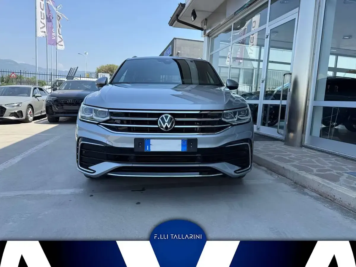 Usata VW Tiguan Allspace R-line 200 CV (147 kW) 2022 Pyrit silver metallizzato SUV