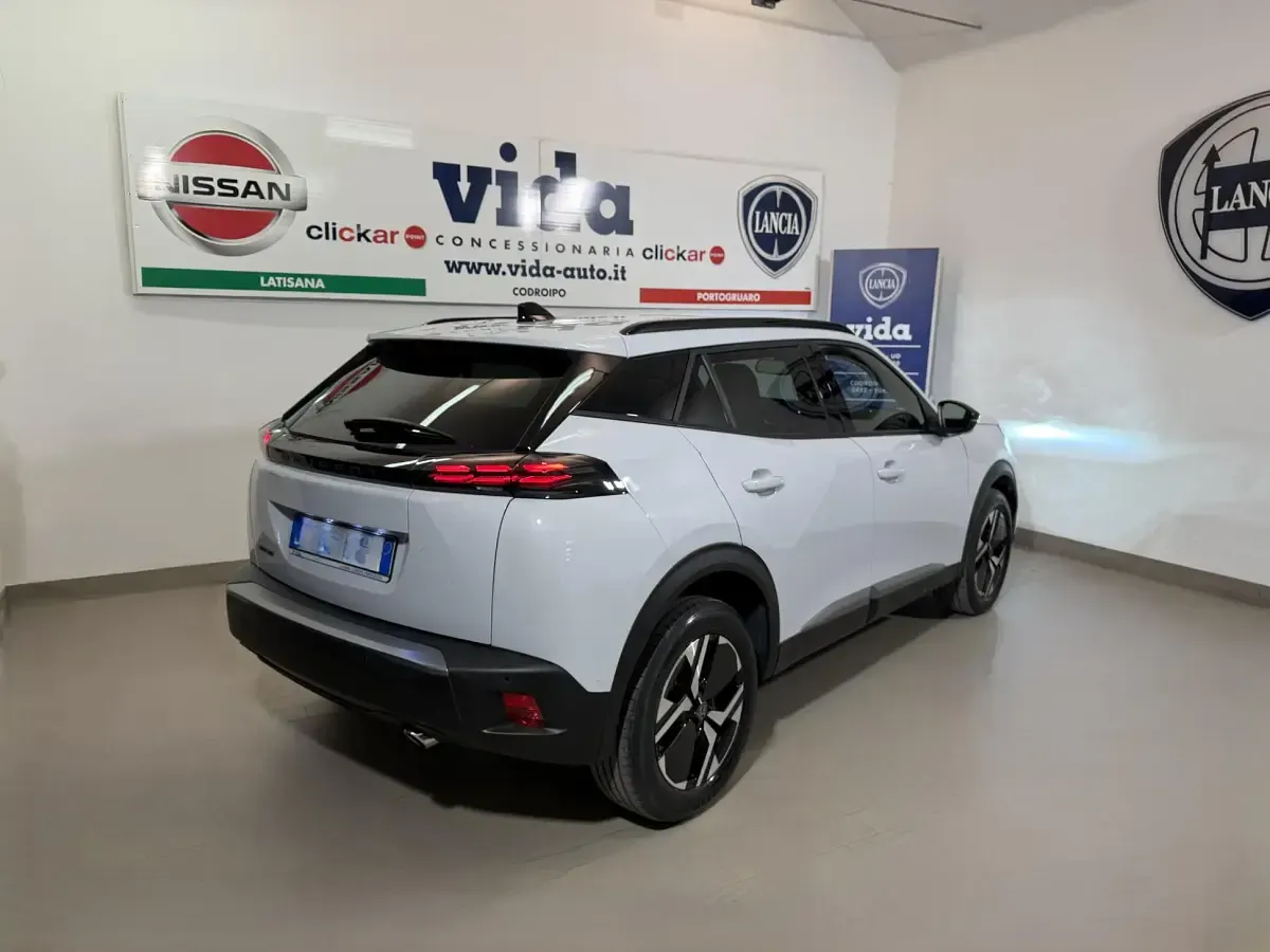 Używany Peugeot 2008 S 131 KM (96 kW) 2024 Biały SUV