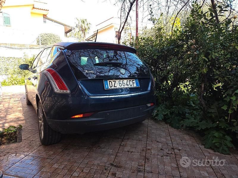 Usata Lancia Delta 165 CV (121 kW) 2009 Blu Utilitaria