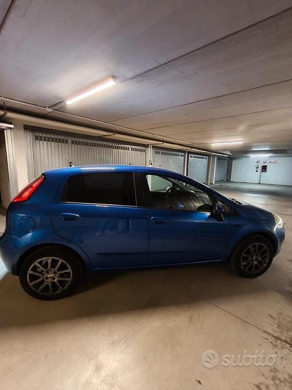 Usata Fiat Punto Evo Dynamic 69 CV (50 kW) 2011 Blu Utilitaria