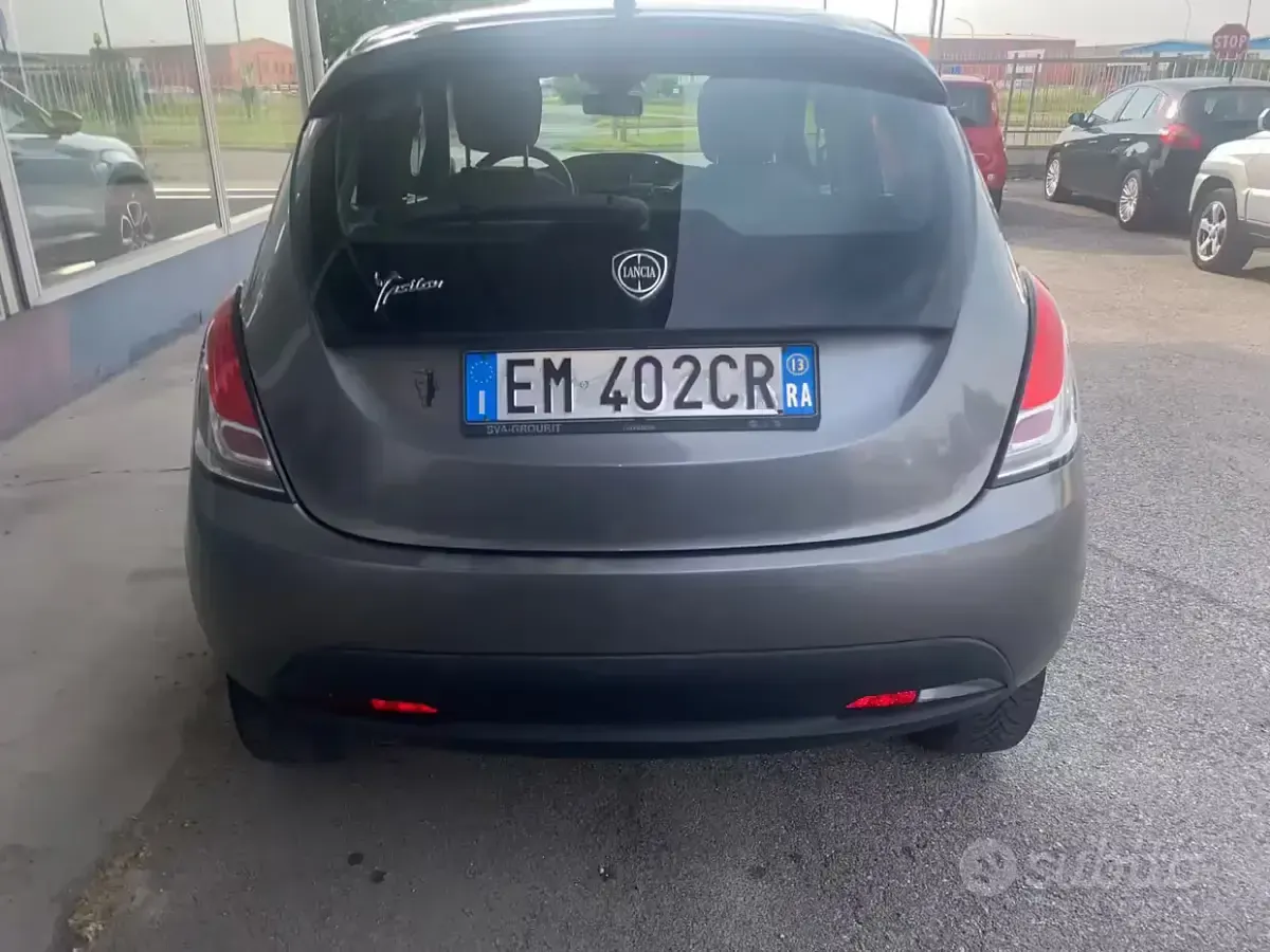 Usata Lancia Ypsilon 80 CV (58 kW) 2013 Grigio Utilitaria