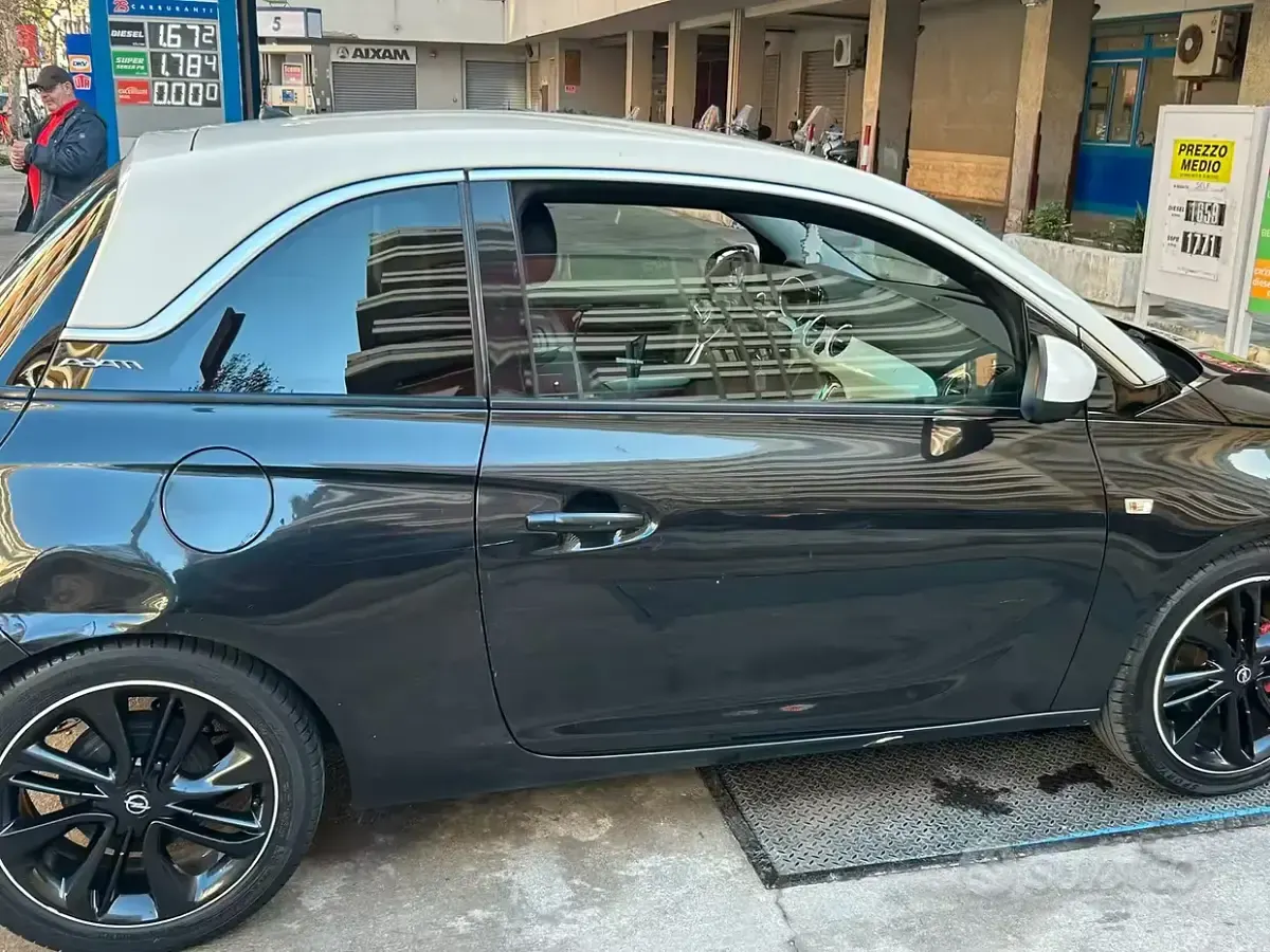 Usata Opel Adam 101 CV (74 kW) 2014 Nero Utilitaria