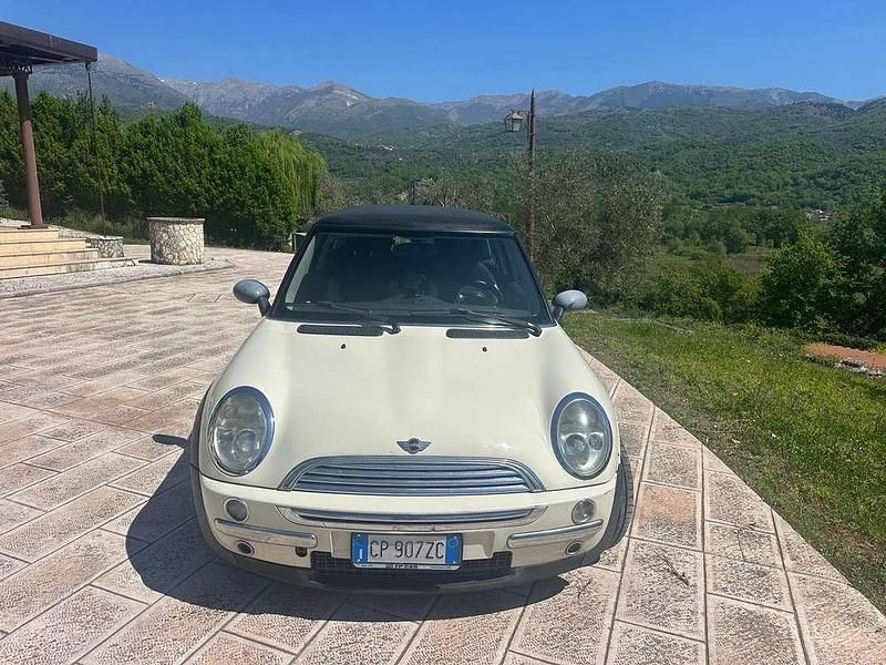 Begagnad Mini One D 75 HK (55 kW) 2005 Halvkombi