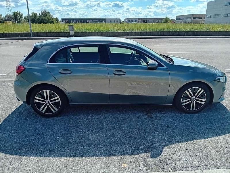 Usata Mercedes A180 Business 116 CV (85 kW) 2022 Grigio Berlina
