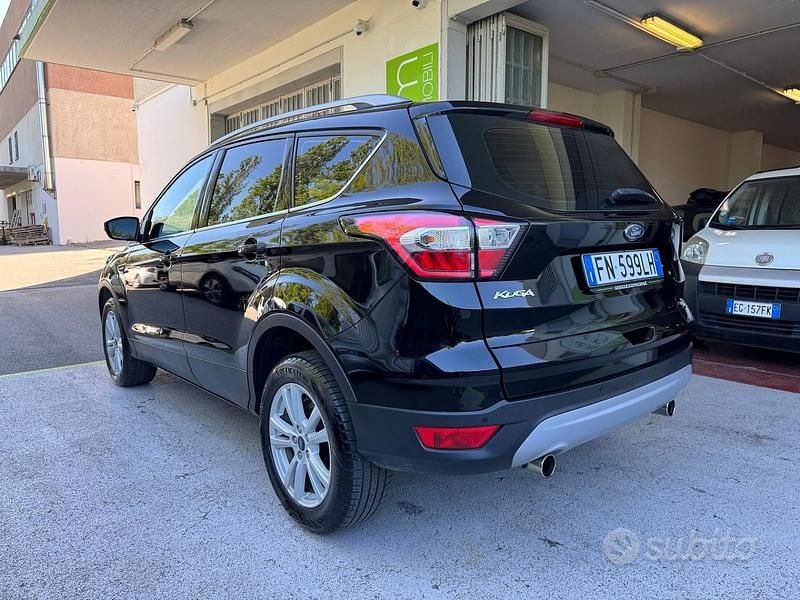 Usata Ford Kuga Titanium 120 CV (88 kW) 2018 Nero SUV