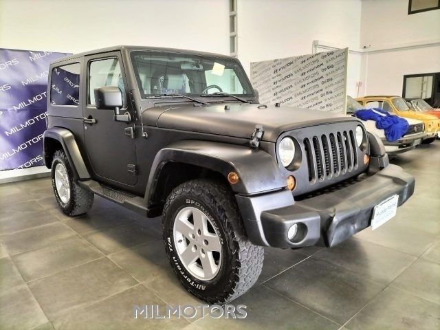 Usata Jeep Wrangler Sahara 177 CV (130 kW) 2009 Nero pastello SUV