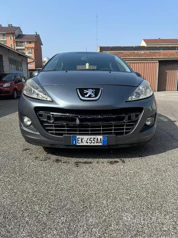 Usata Peugeot 207 75 CV (55 kW) 2011 Grigio Utilitaria