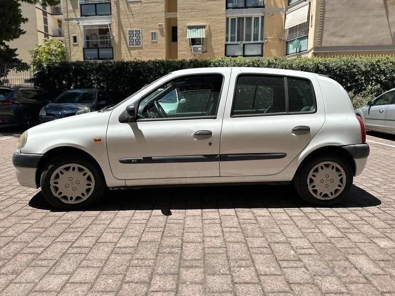 Usata Renault Clio II 58 CV (42 kW) 1999 Bianco Utilitaria